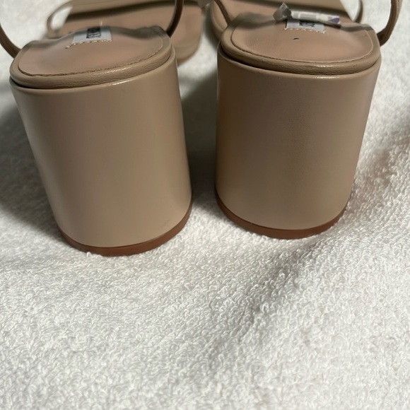 Steve Madden Women's Tan Block Heel Sandals - Picture 8 of 11
